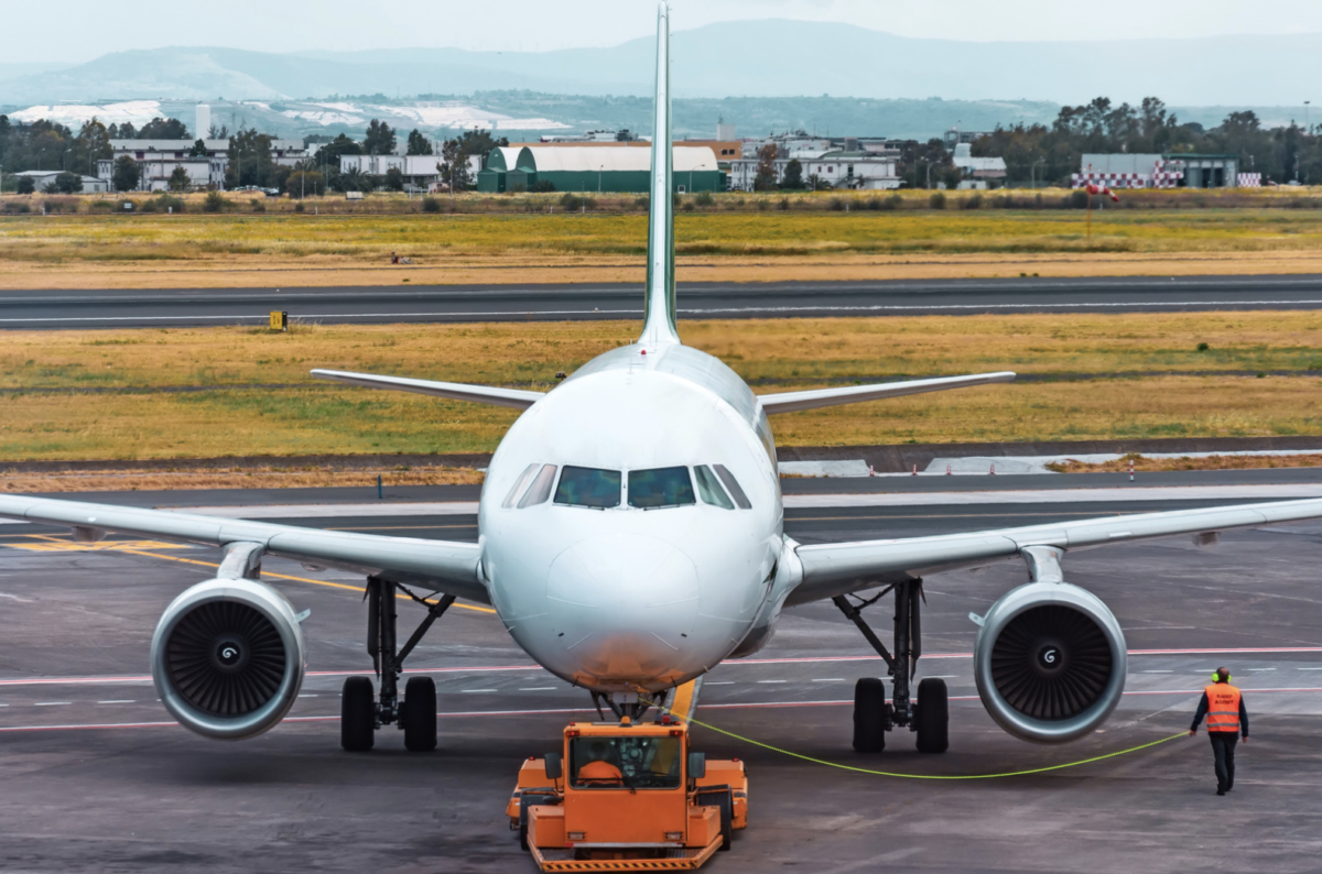 Devenir un expert du tarmac : Les clés pour réussir la formation d’agent de piste avec Safe Handling